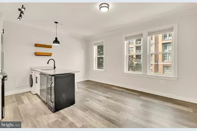 1121 24th Street NW #209, Washington, DC 20037 - Photo 3