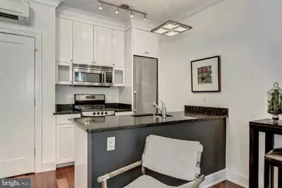 1121 24th Street NW #209, Washington, DC 20037 - Photo 3