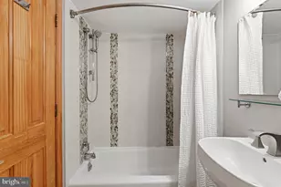 70 Rhode Island Ave NW, Washington, DC 20001 - Photo 31