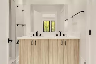 330 16th St SE, Washington, DC 20003 - Photo 21
