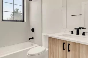 330 16th St SE, Washington, DC 20003 - Photo 29