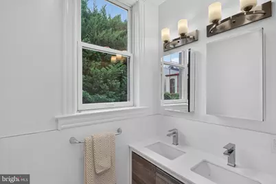 208 12th Street SE, Washington, DC 20003 - Photo 33