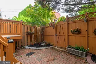 208 12th St SE, Washington, DC 20003 - Photo 45