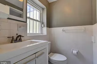 1209 I St SE, Washington, DC 20003 - Photo 13