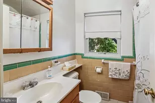 1674 Varnum Pl NE, Washington, DC 20017 - Photo 3