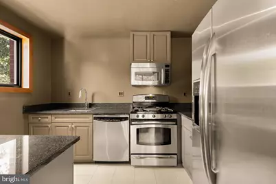 2725 39th Street NW #402, Washington, DC 20007 - Photo 9