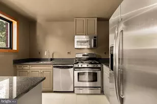 2725 39th Street NW, Washington, DC 20007 - Photo 9