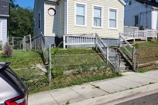 913 47th Pl NE, Washington, DC 20019 - Photo 1
