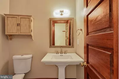 221 E Street SE, Washington, DC 20003 - Photo 31
