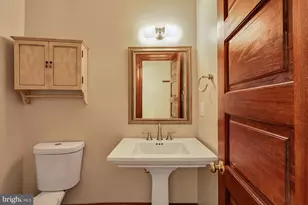 221 E St SE, Washington, DC 20003 - Photo 31