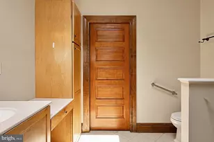 221 E St SE, Washington, DC 20003 - Photo 41