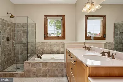 221 E Street SE, Washington, DC 20003 - Photo 39