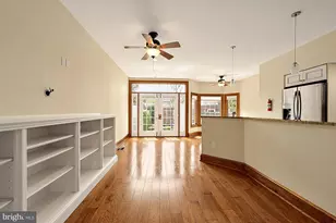 221 E St SE, Washington, DC 20003 - Photo 17