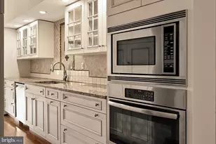 221 E St SE, Washington, DC 20003 - Photo 29