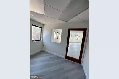 4434 Macarthur Boulevard NW #202, Washington, DC 20007 - Photo 3