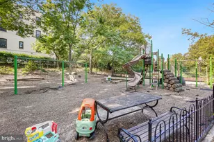 2032 Belmont Road N, Washington, DC 20009 - Photo 29