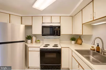 2111 Wisconsin Avenue NW #610, Washington, DC 20007 - Photo 5