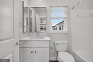 909 5th St SE, Washington, DC 20003 - Photo 29