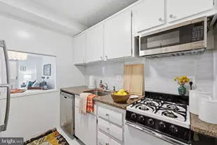 730 24th St NW, Washington, DC 20037 - Photo 3