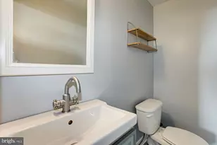 1326 L St SE, Washington, DC 20003 - Photo 7