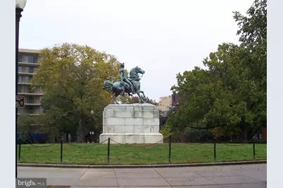3 Washington Circle NW #702, Washington, DC 20037 - Photo 3