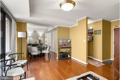 1077 30th Street NW #201, Washington, DC 20007 - Photo 5