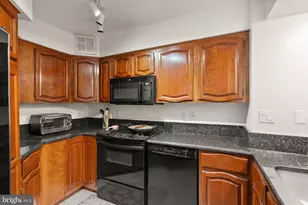 1077 30th St NW, Washington, DC 20007 - Photo 7