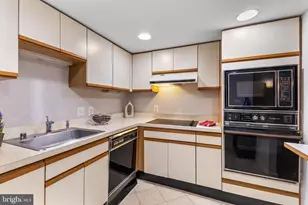 1099 22nd Street NW, Washington, DC 20037 - Photo 3