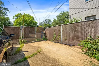 1827 East Capitol Street SE, Washington, DC 20003 - Photo 25