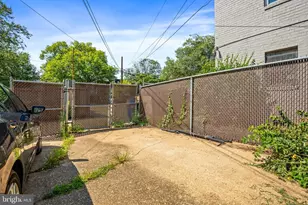 1827 East Capitol St SE, Washington, DC 20003 - Photo 25
