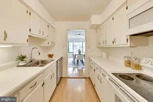 2501 Calvert St NW, Washington, DC 20008 - Photo 11