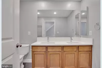 909 5th Street SE, Washington, DC 20003 - Photo 15