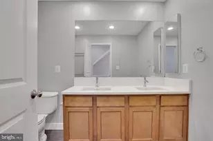 909 5th St SE, Washington, DC 20003 - Photo 15