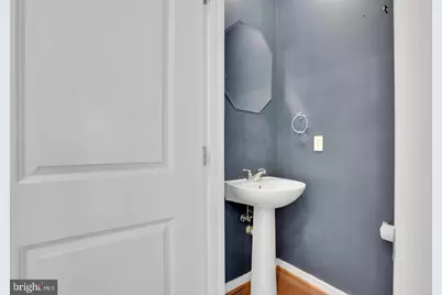 909 5th Street SE, Washington, DC 20003 - Photo 11