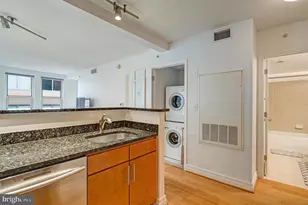 915 E St NW, Washington, DC 20004 - Photo 29