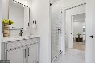 1933 Calvert St NW, Washington, DC 20009 - Photo 45