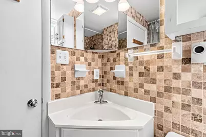 1327 Emerald Street NE, Washington, DC 20002 - Photo 19