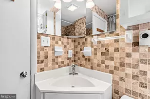 1327 Emerald St NE, Washington, DC 20002 - Photo 19