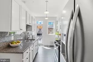 2152 Newport Pl NW, Washington, DC 20037 - Photo 11