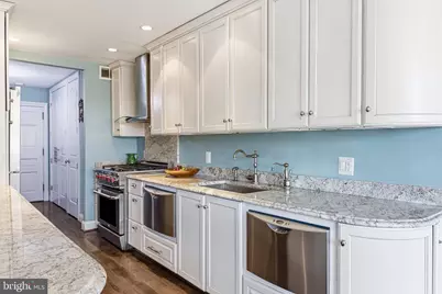 700 New Hampshire Avenue NW #717, Washington, DC 20037 - Photo 11