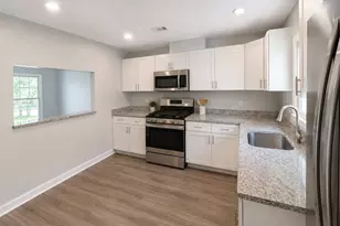 806 Hr Dr SE, Washington, DC 20032 - Photo 3