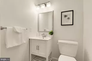 1027 7th St NE, Washington, DC 20002 - Photo 15