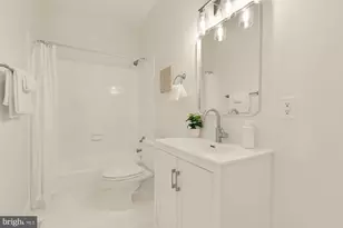 1027 7th St NE, Washington, DC 20002 - Photo 27