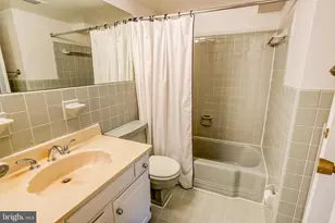 4201 Cathedral Ave NW, Washington, DC 20016 - Photo 25