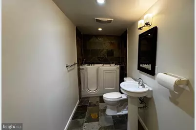18 16th Street NE, Washington, DC 20002 - Photo 37