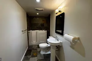 18 16th St NE, Washington, DC 20002 - Photo 37