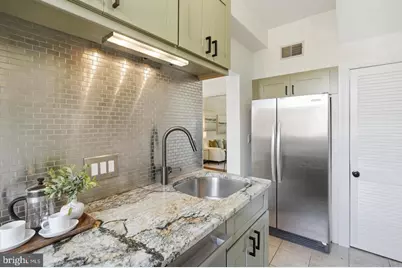 2129 Newport Place NW, Washington, DC 20037 - Photo 11