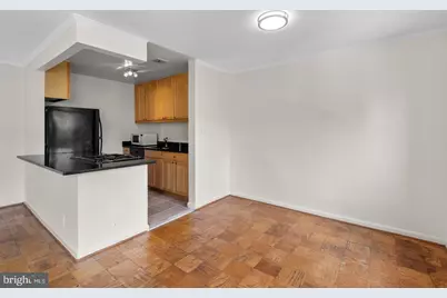 4570 Macarthur Boulevard NW #107, Washington, DC 20007 - Photo 3