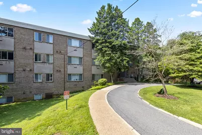 4570 Macarthur Boulevard NW #107, Washington, DC 20007 - Photo 1