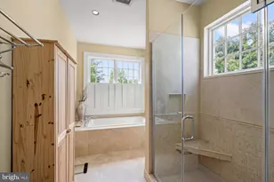 207 10th St SE, Washington, DC 20003 - Photo 27